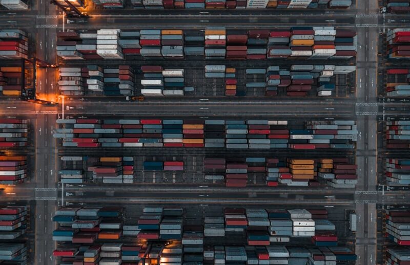 imgi_5_photo-1590496793929-36417d3117de